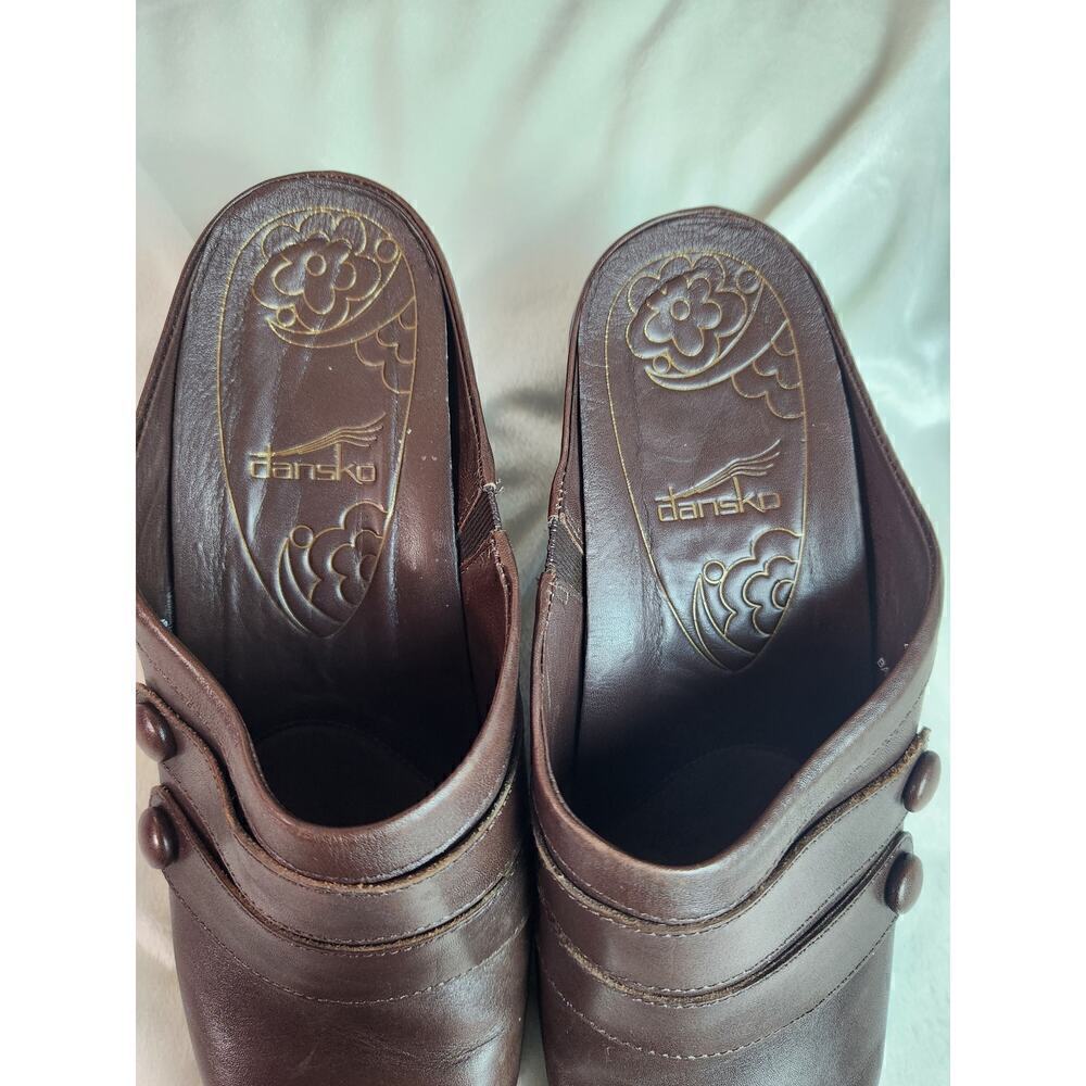 Dansko Mules slide on leather shoe with button detail sz 40 - 9.5/10 boho office - Picture 4 of 8